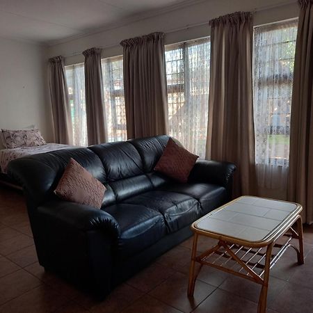 White Rose Guest House Vanderbijlpark Pokoj fotografie
