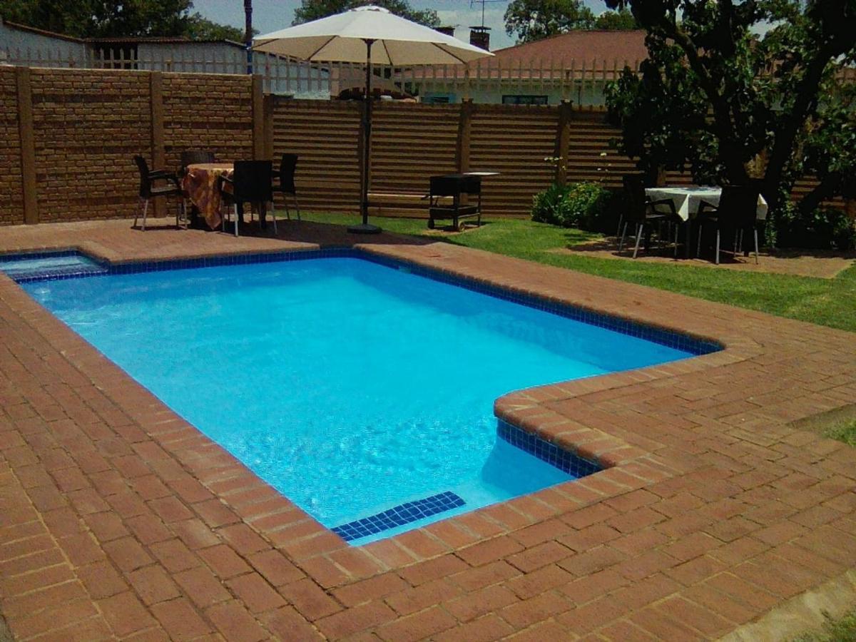 White Rose Guest House Vanderbijlpark Exteriér fotografie