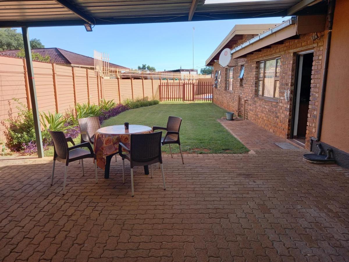 White Rose Guest House Vanderbijlpark Exteriér fotografie