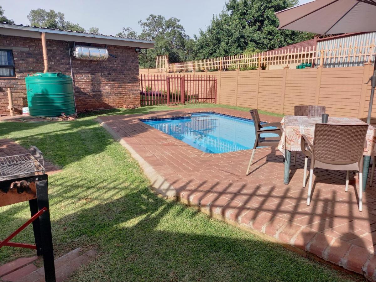 White Rose Guest House Vanderbijlpark Exteriér fotografie