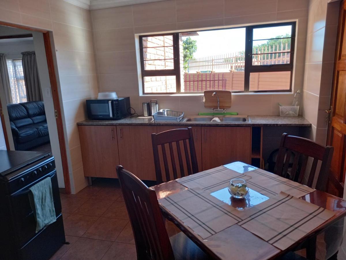 White Rose Guest House Vanderbijlpark Pokoj fotografie